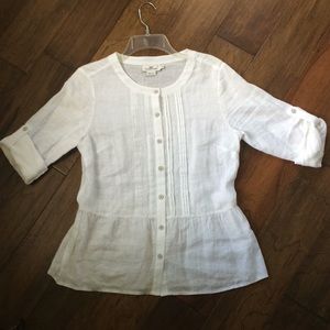 Vineyard vines white linen top.
